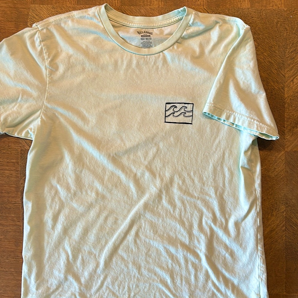 Men’s Billabong tshirt in a lemon lime color